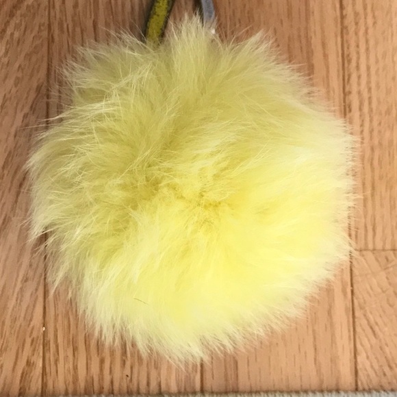 ⚡️FLASH SALE!✨ Fendi Selleria Yellow 💛 pOm😳Rabbit🔪🐇🩸Fur Keychain Bag Charm! - Picture 4 of 6